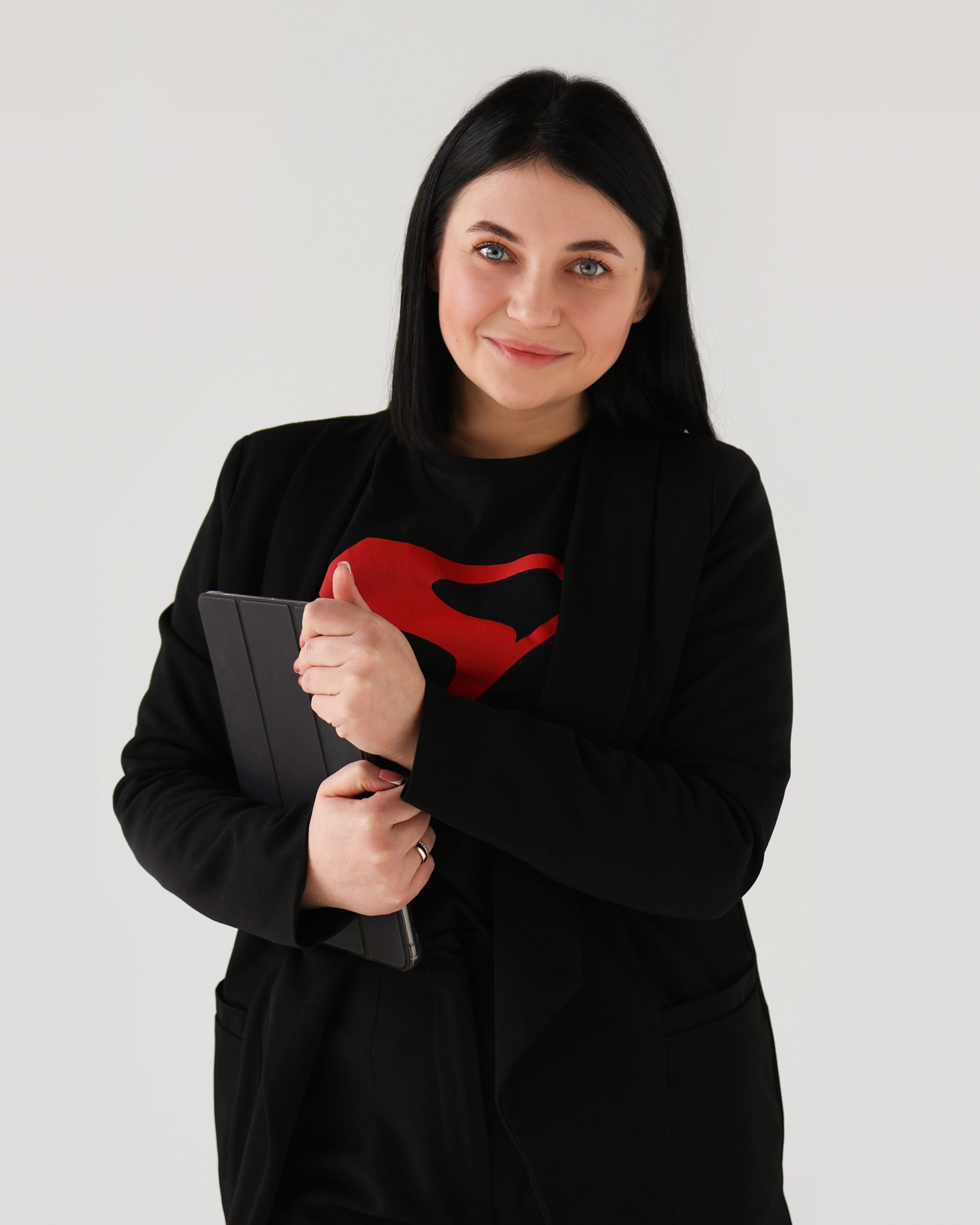 Заступник керівника компанії Супер Стелі - Анастасія Фото Заступника керівника компанії Супер Стелі